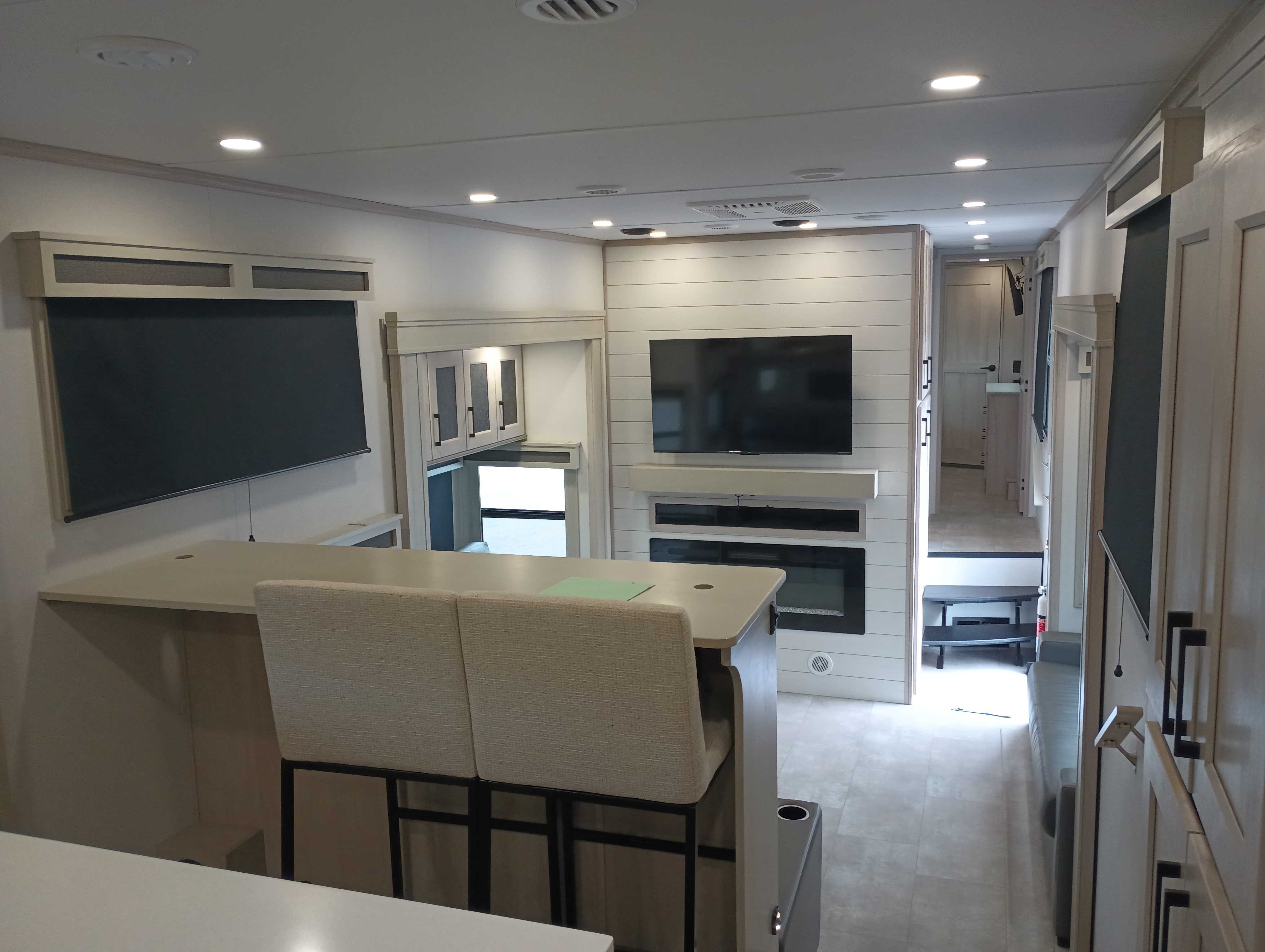 2025 Grand Design Solitude 390RK - Image 14