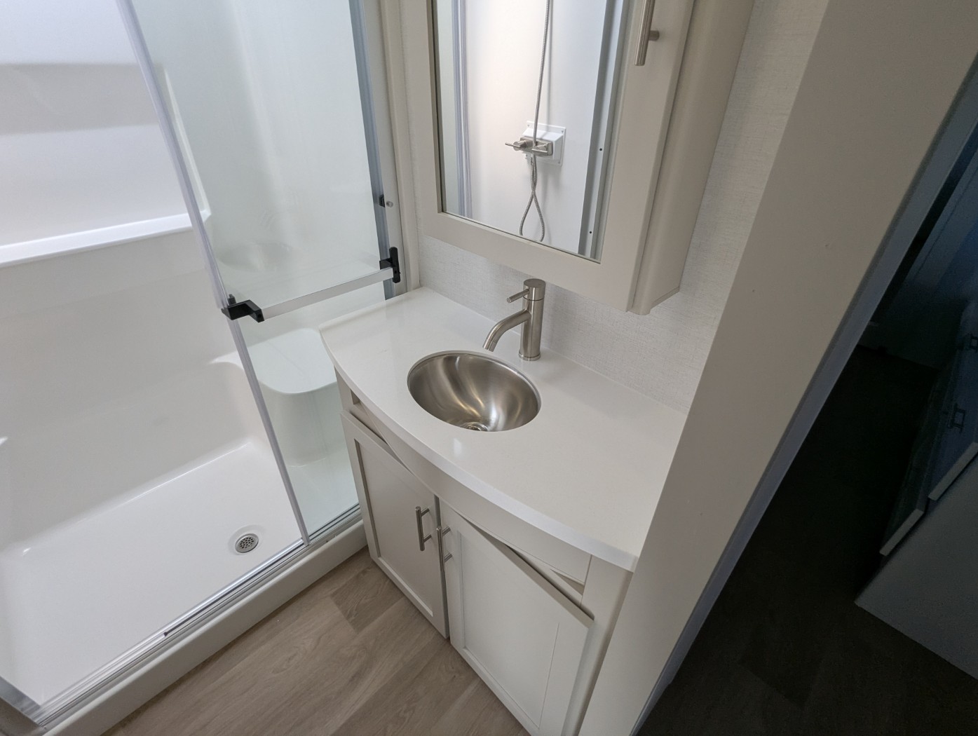 2027 Alliance RV Avenue 32RLS - Image 15