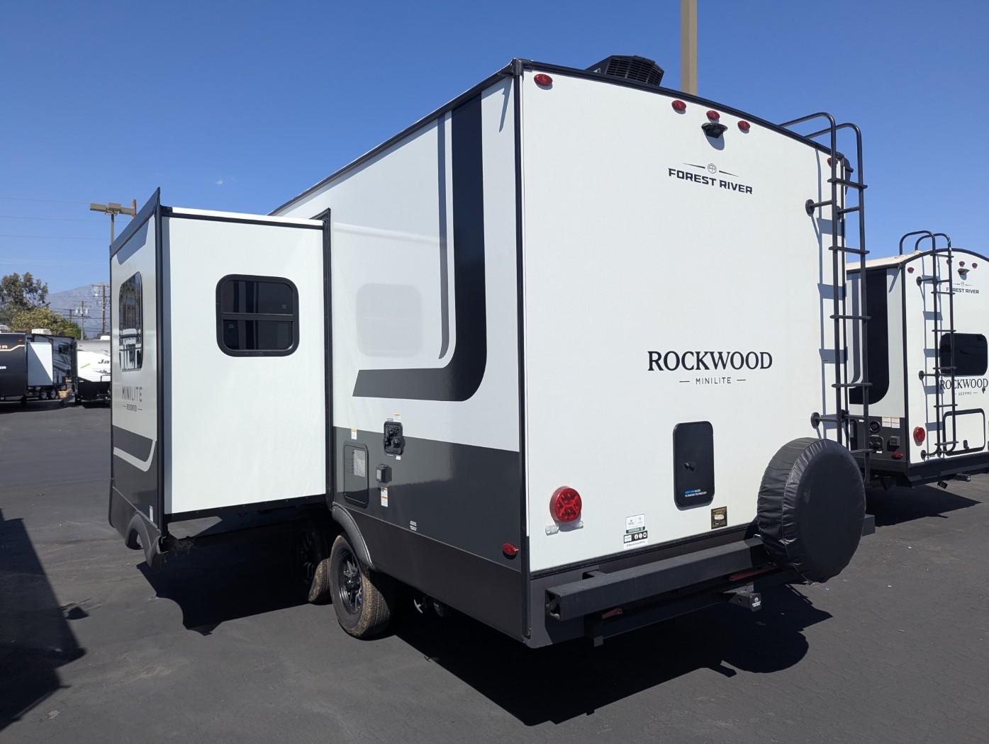 2027 Forest River Rockwood Mini Lite 2205S - Image 4