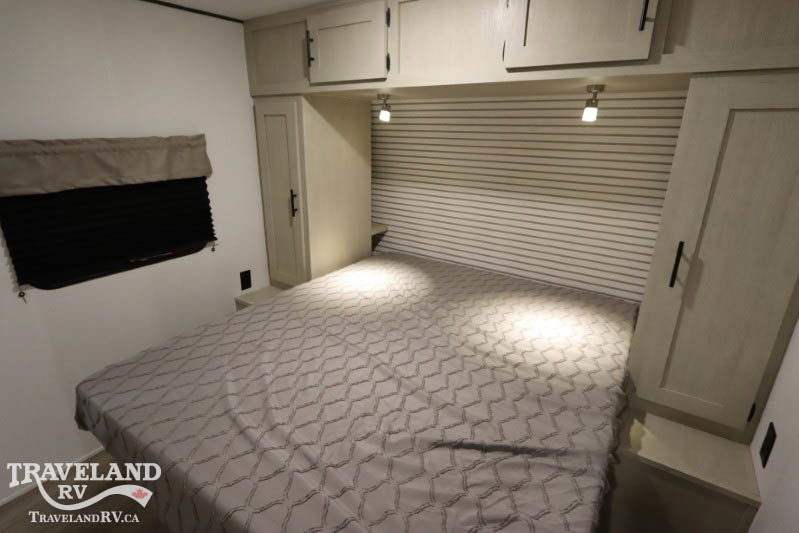 2025 Coachmen Northern Spirit DLX 5320BEDS - Image 13