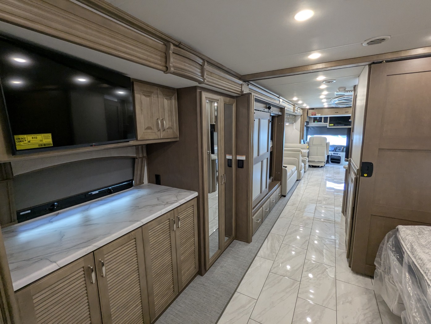 2026 Fleetwood Discovery 38N - Image 40