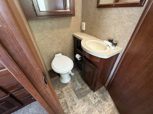 2015 Forest River Sunseeker 3010DS - Image 11