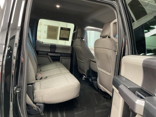 2019 Ford F150 Crew Cab XLT 4WD - Image 25