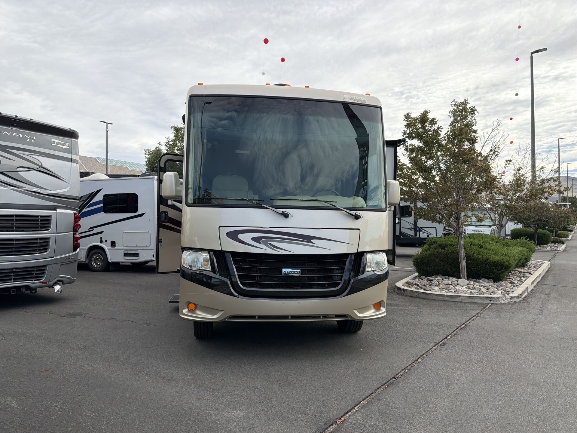 2014 Newmar Bay Star 3309 - Image 5