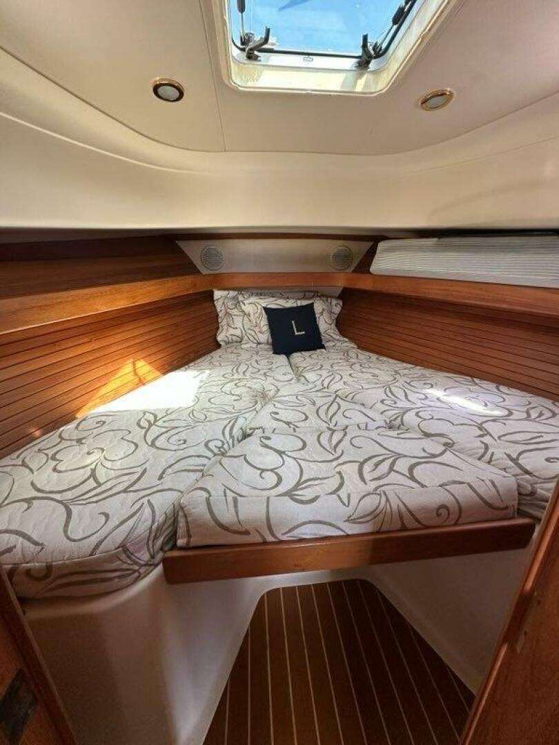 2002 Mainship Pilot 34 - Image 24
