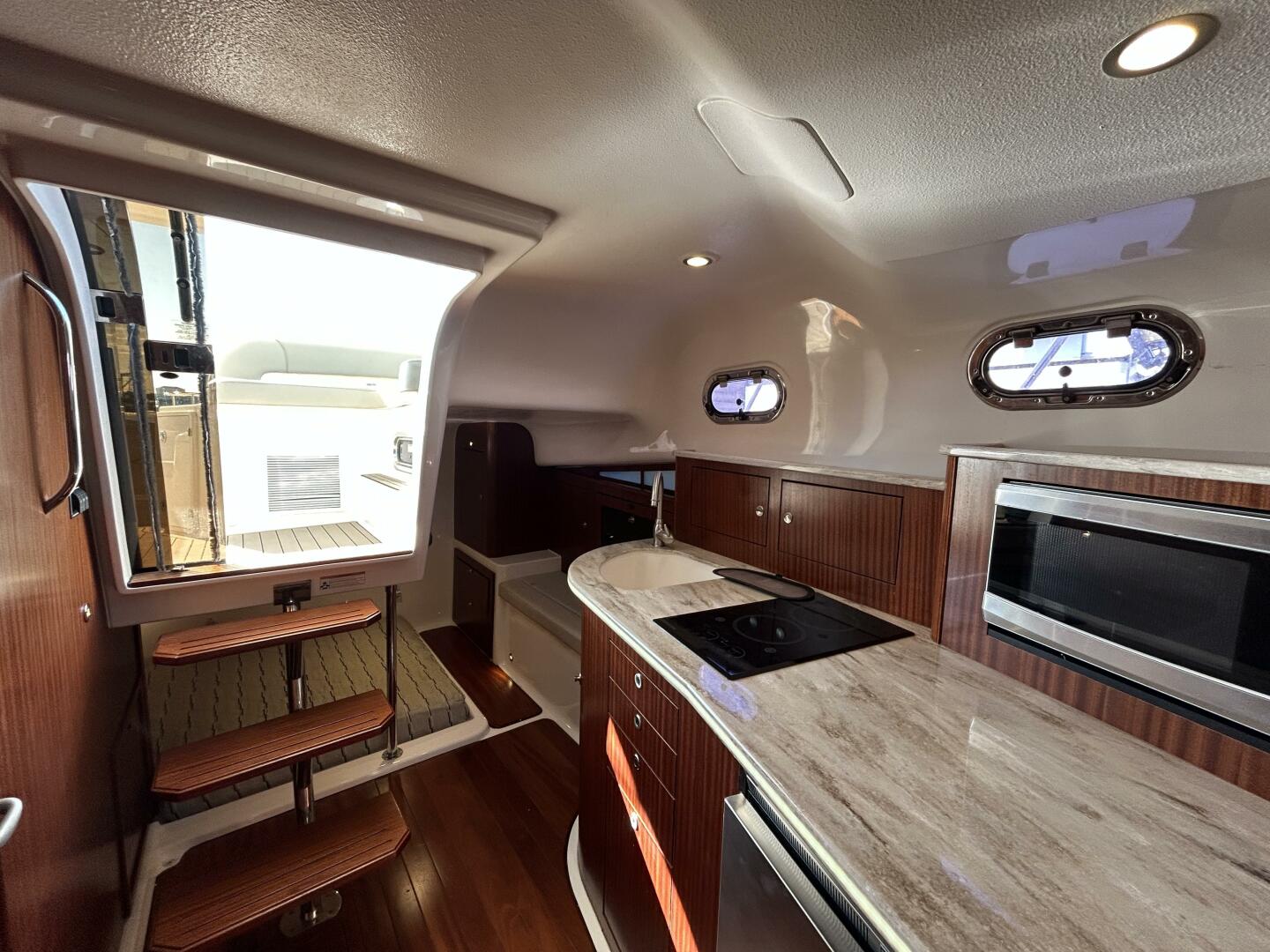 2018 Pursuit OS 385 Offshore - Image 16