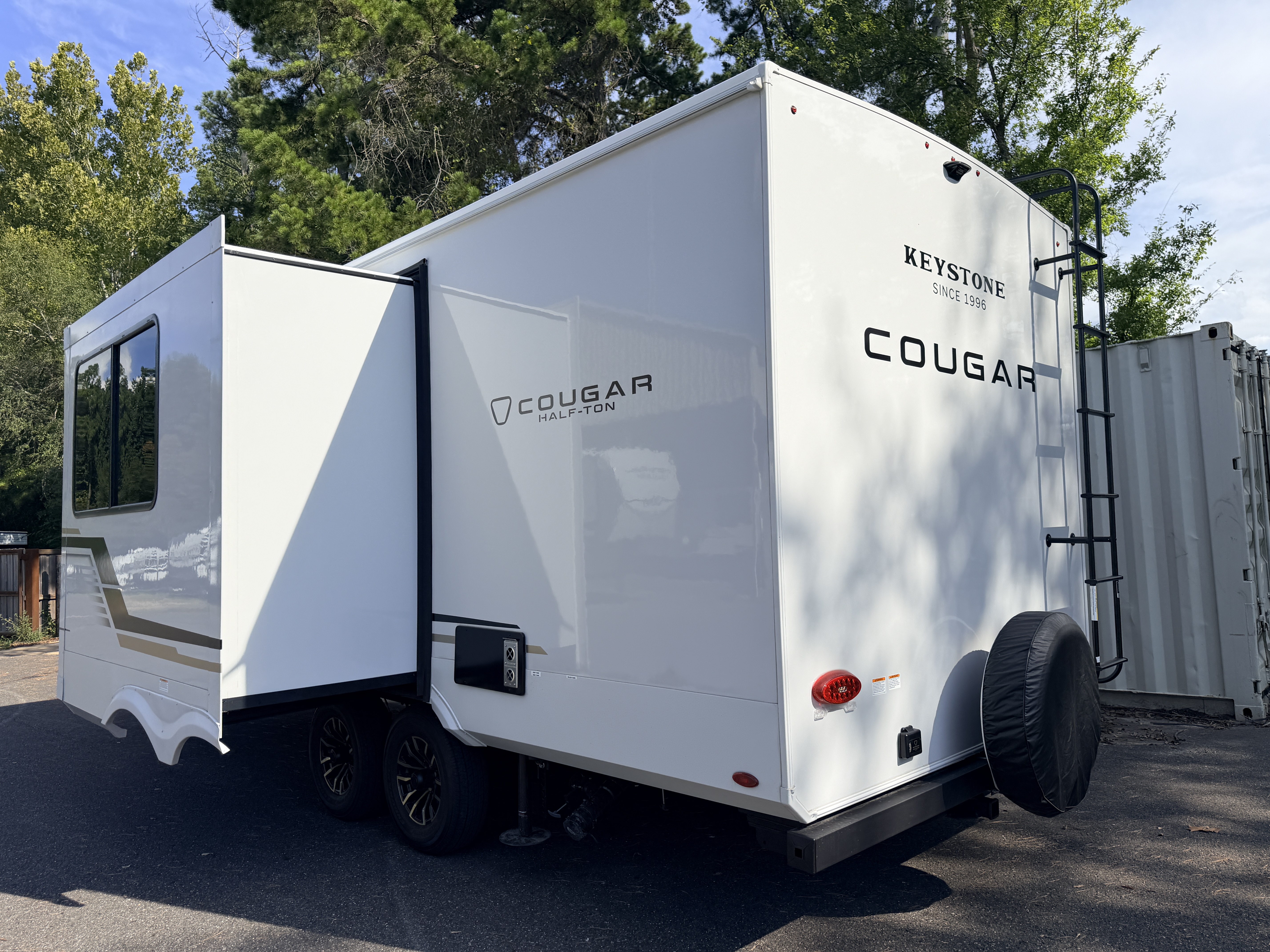 2027 Keystone COUGAR HALF-TON 21LBK - Image 5