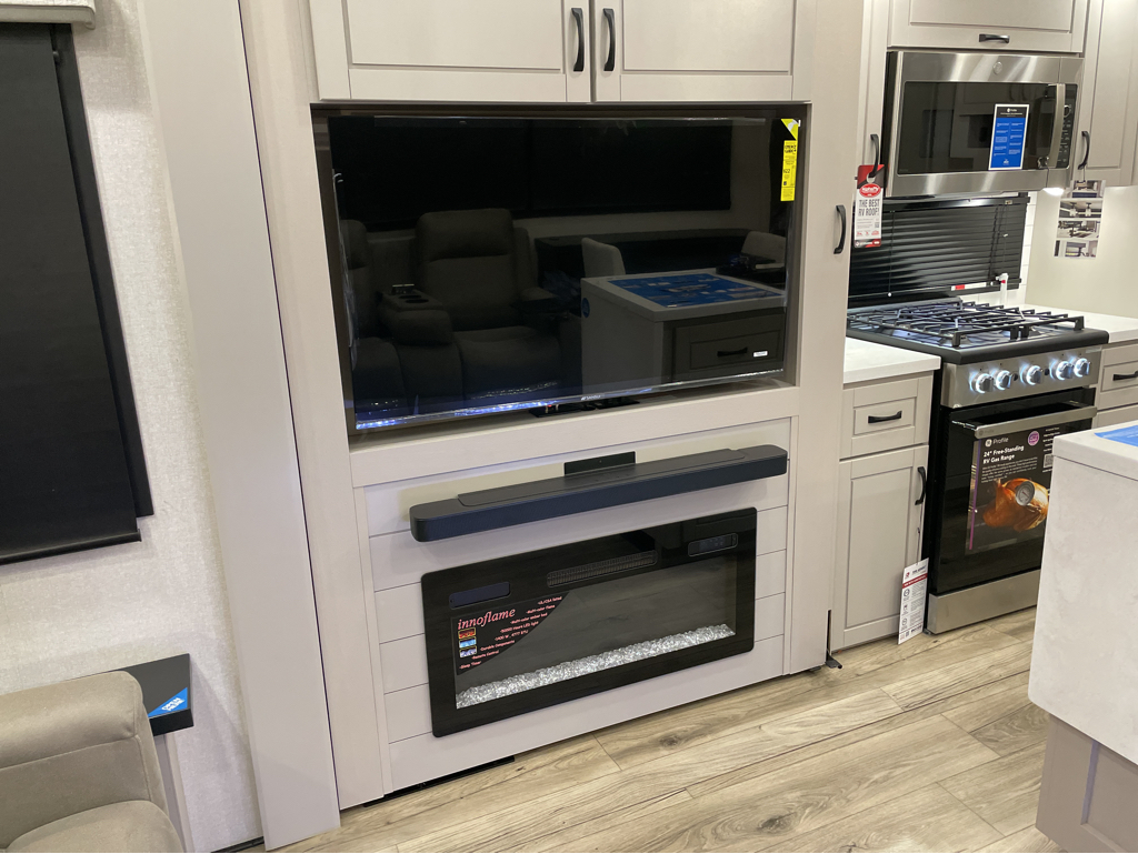 2026 Jayco North Point 310RLTS - Image 13