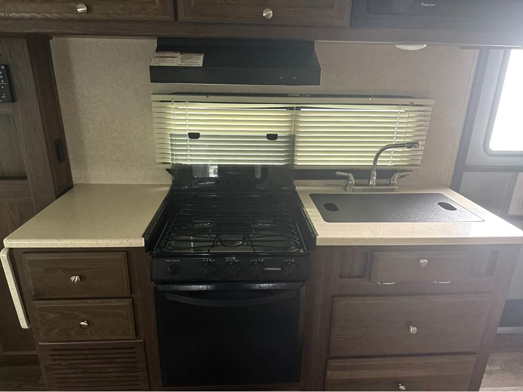 2019 FOREST RIVER FLAGSTAFF 21FBRS - Image 8