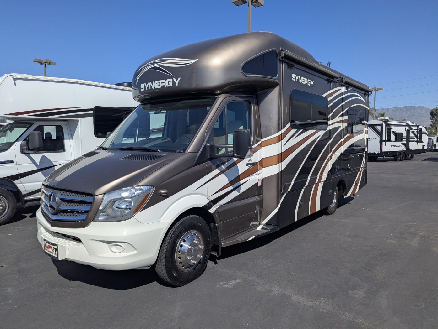 2018 Thor Motor Coach Synergy SD24 - Image 3