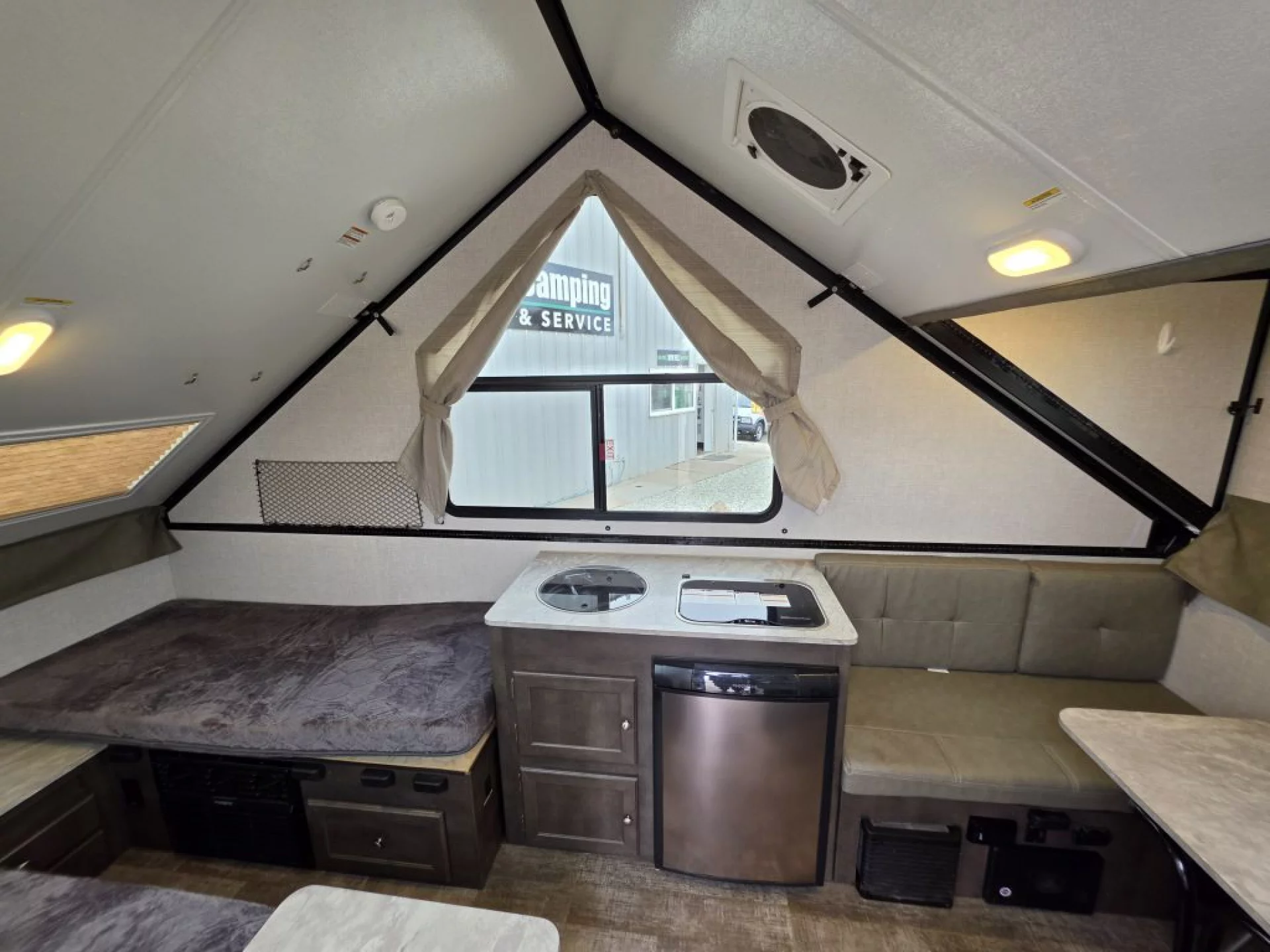 2021 FOREST RIVER ROCKWOOD HARD SIDE A213HW - Image 9