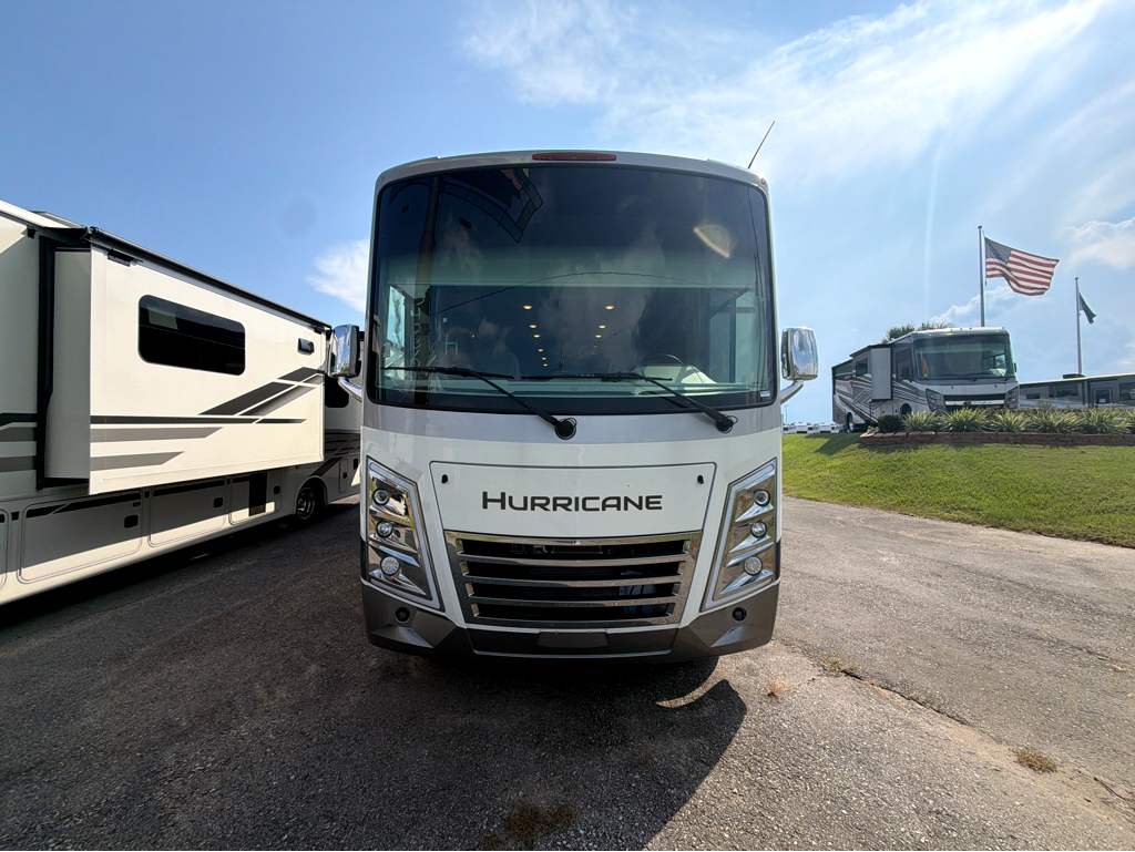 2027 THOR MOTOR COACH HURRICANE 36H - Image 7