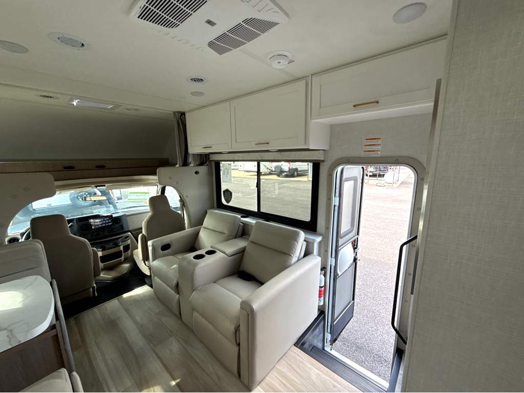 2027 THOR MOTOR COACH MAGNITUDE GA28 - Image 26