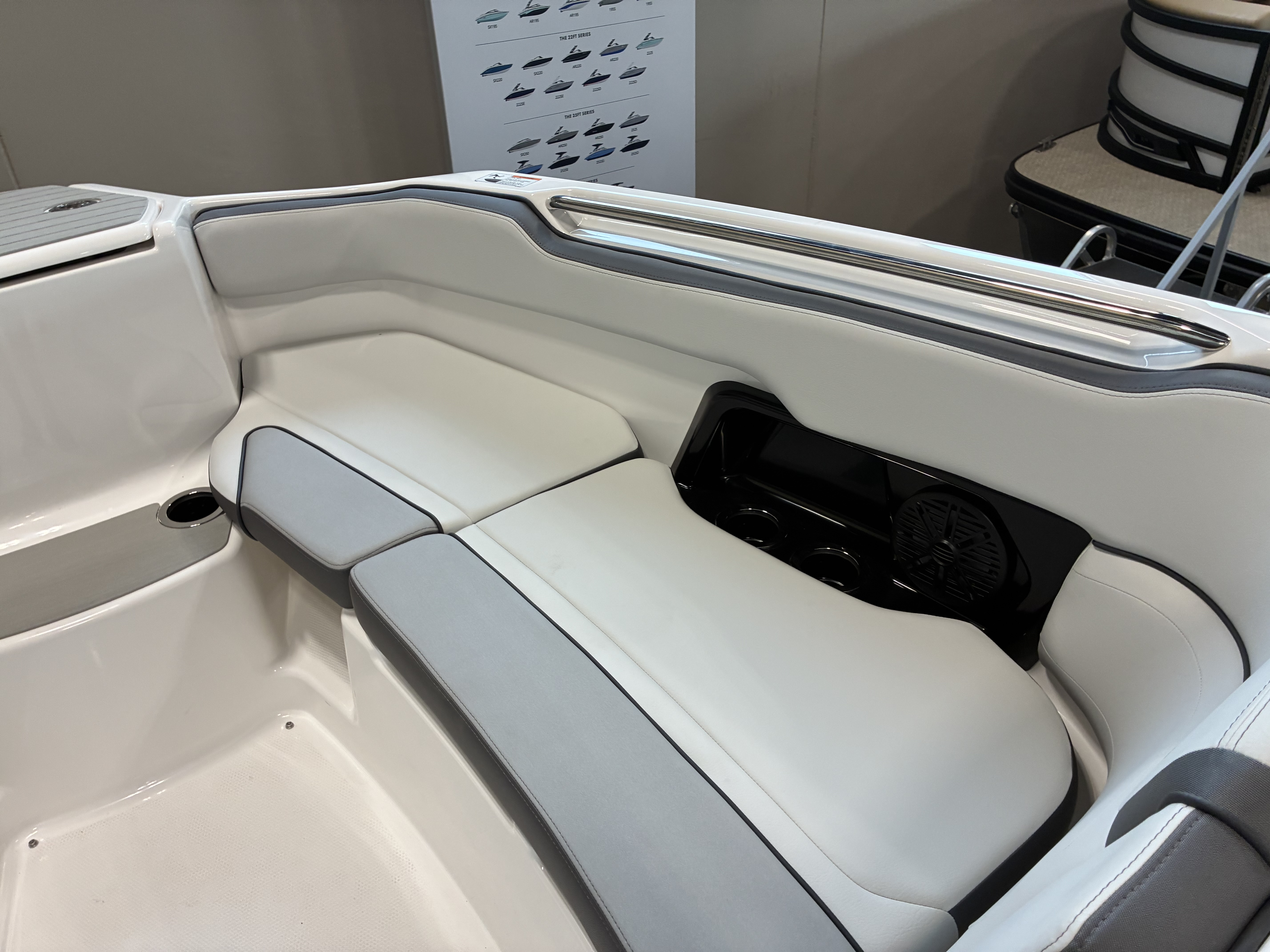 2026 Yamaha Boats AR250 - Image 8