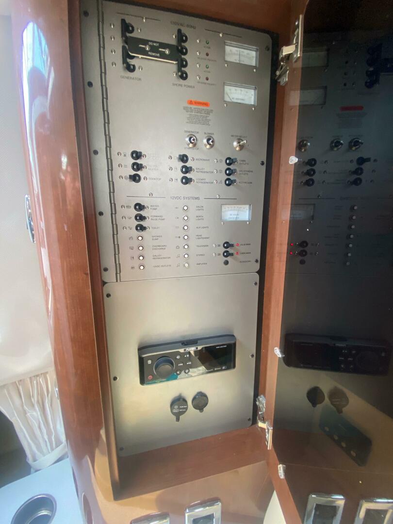 2018 Four Winns 355 Vista - Image 20