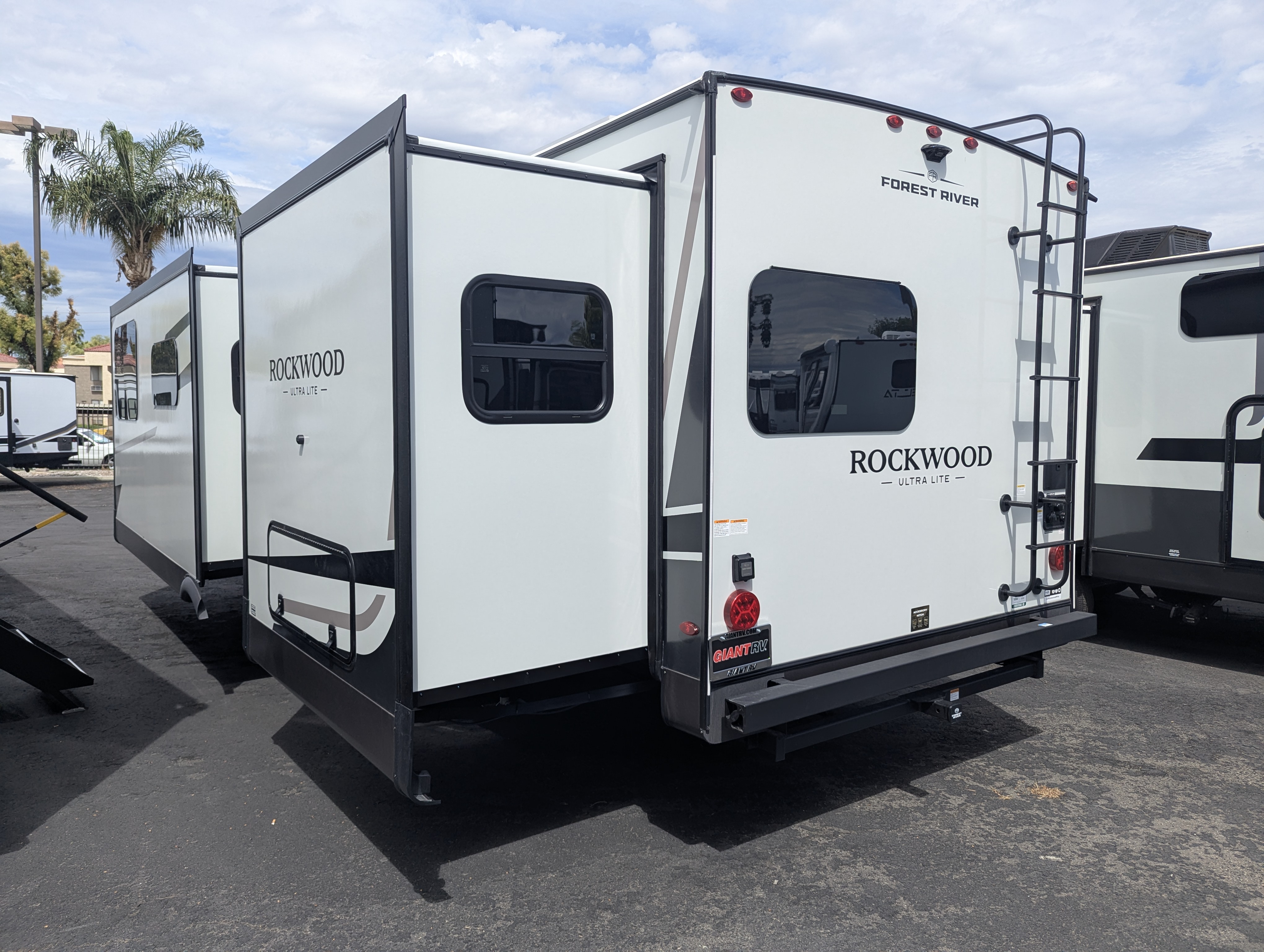 2027 Forest River Rockwood Ultra Lite 2608BS - Image 6