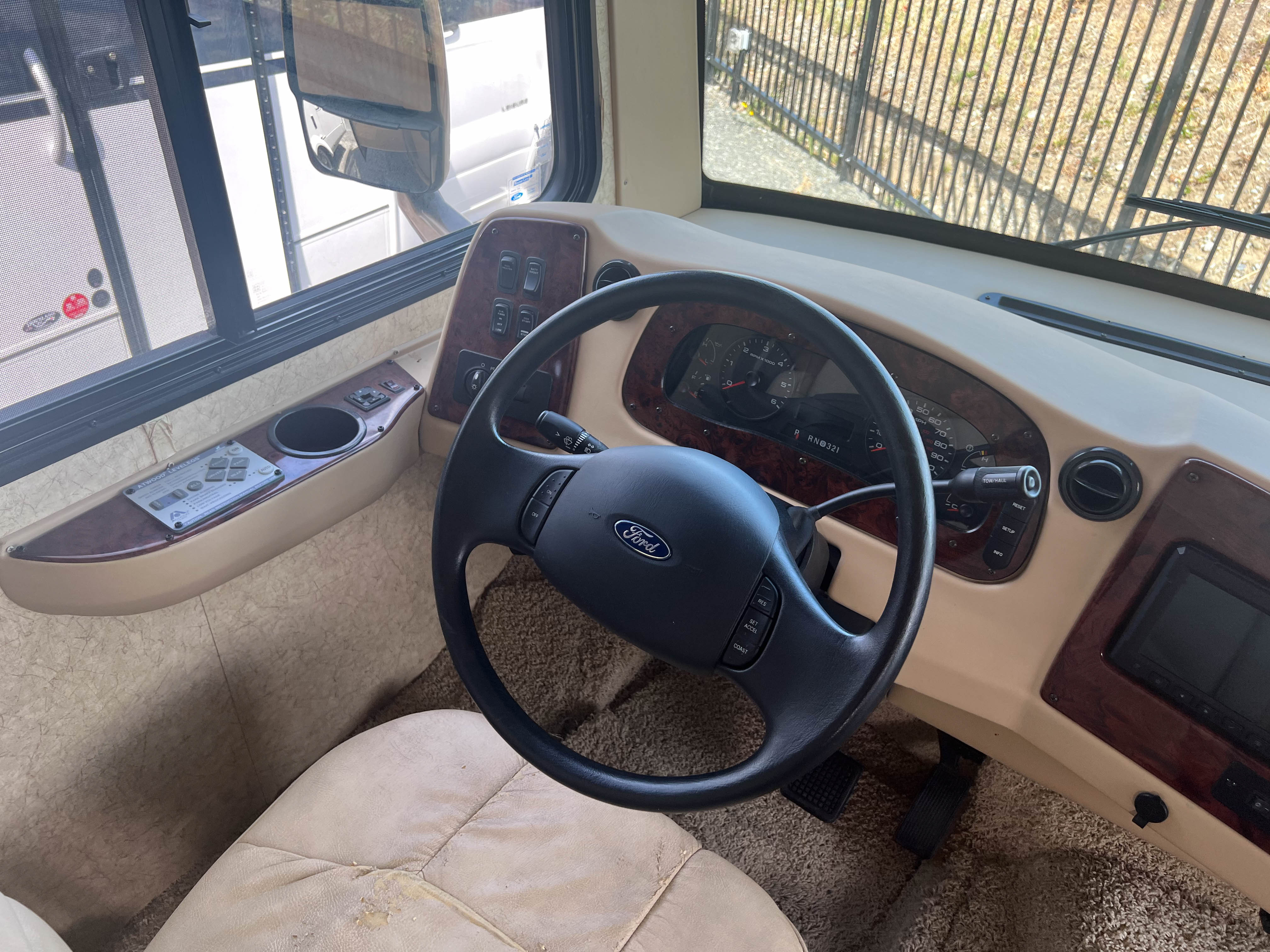 2011 NEWMAR BAYSTAR 3302 - Image 8