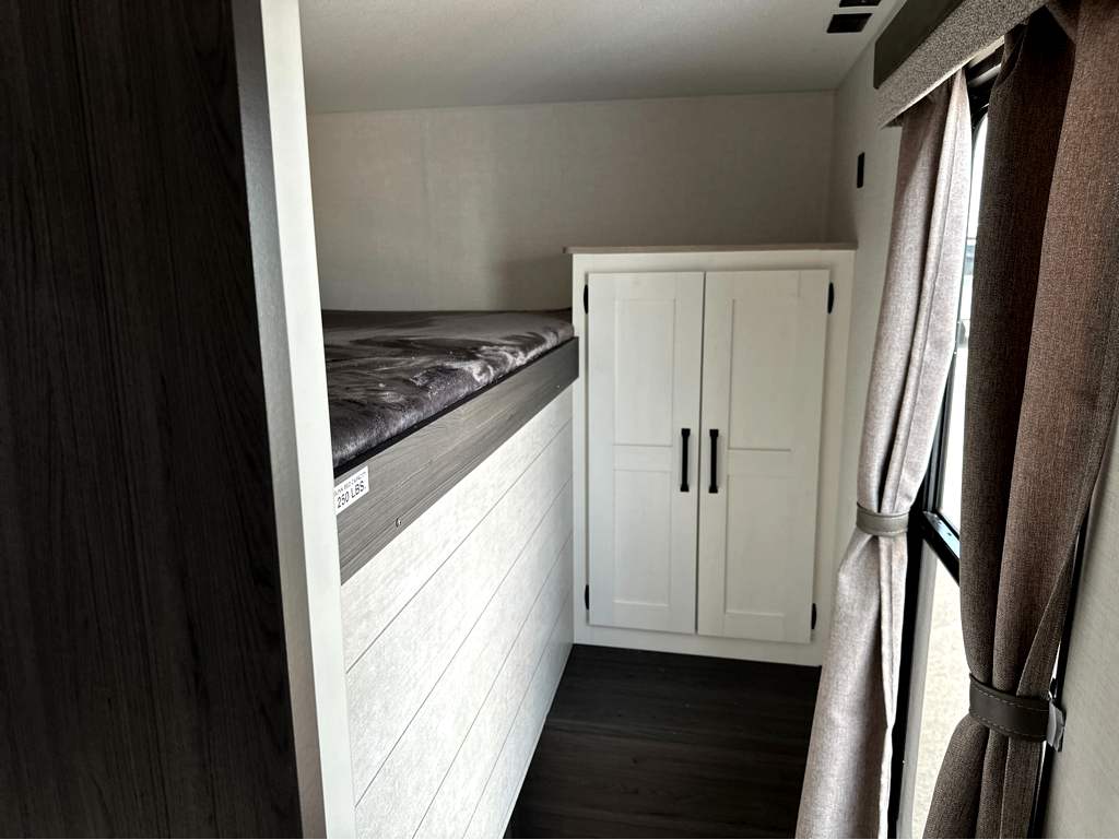 2027 VENTURE RV SIENNA 311VDB - Image 18