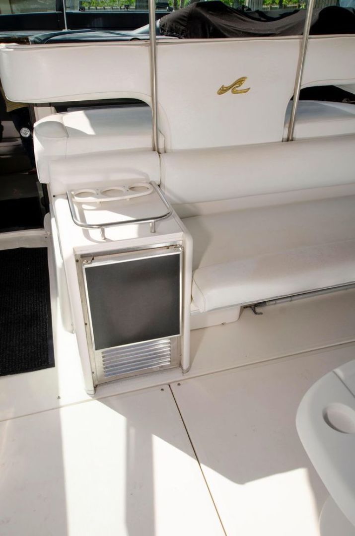 1993 Sea Ray Sundancer - Image 9