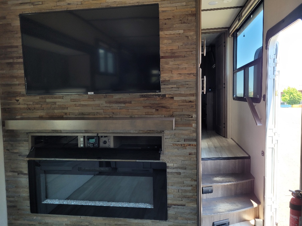 2022 Grand Design Solitude 390RK - Image 15