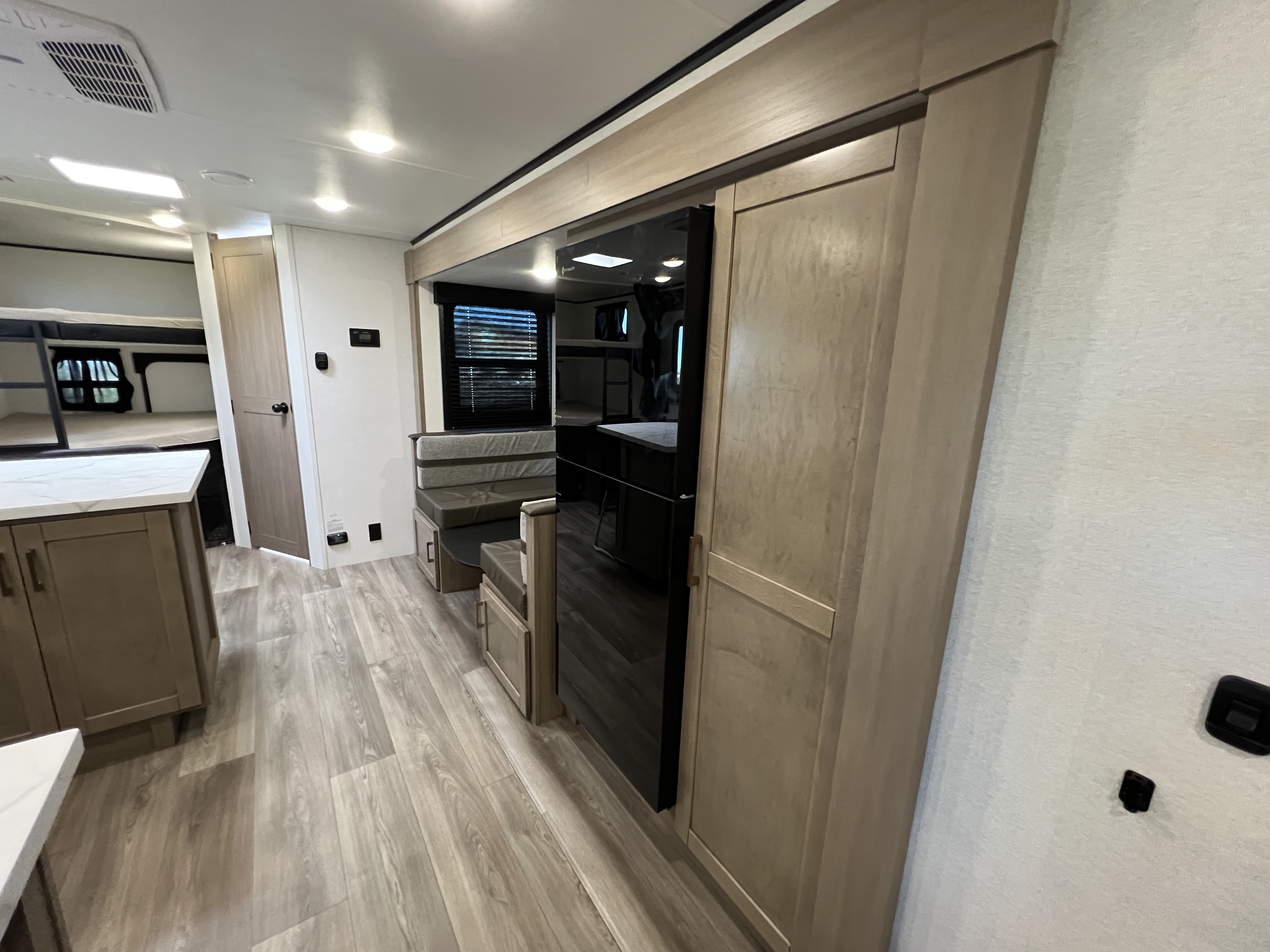 2027 Highland Ridge RANGE LITE 240DBH - Image 22