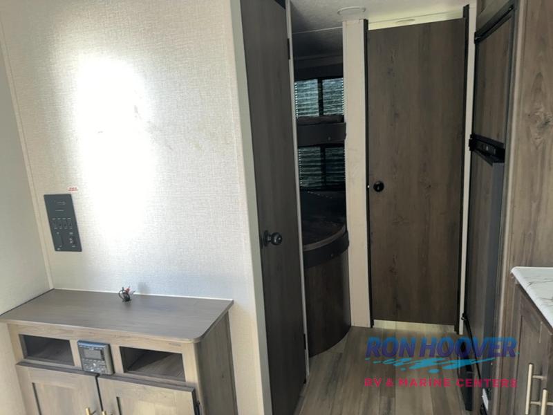 2022 COACHMEN 182DBU - Image 8