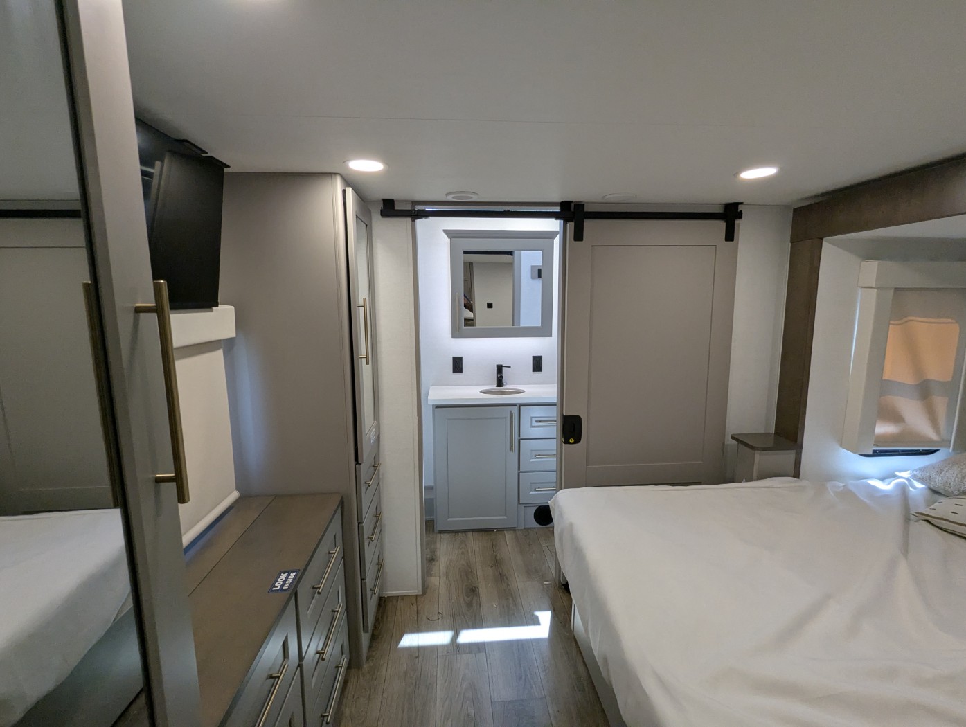 2026 Alliance RV Paradigm 395DS - Image 31