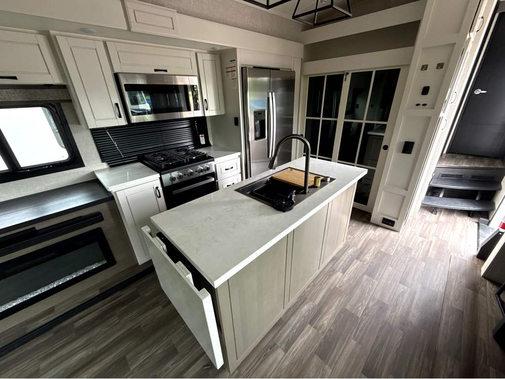 2025 JAYCO NORTH POINT 310RLTS - Image 8
