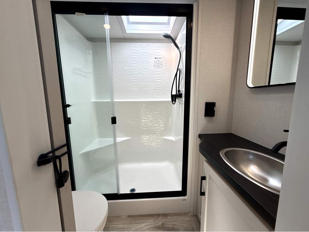 2027 VENTURE RV SPORTTREK 354VBH - Image 23