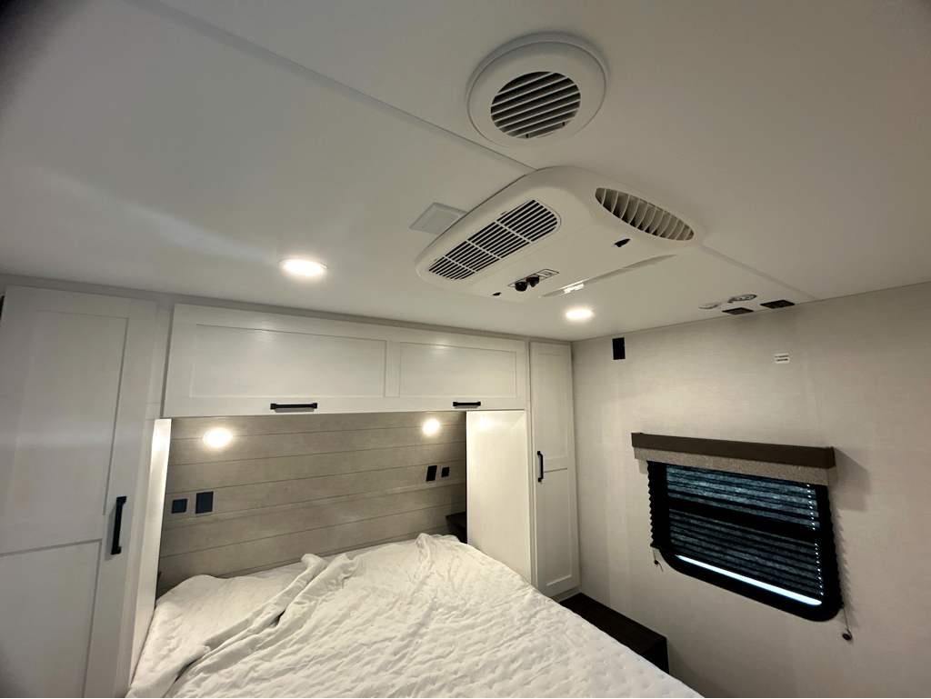 2027 VENTURE RV SIENNA 251VRB - Image 35