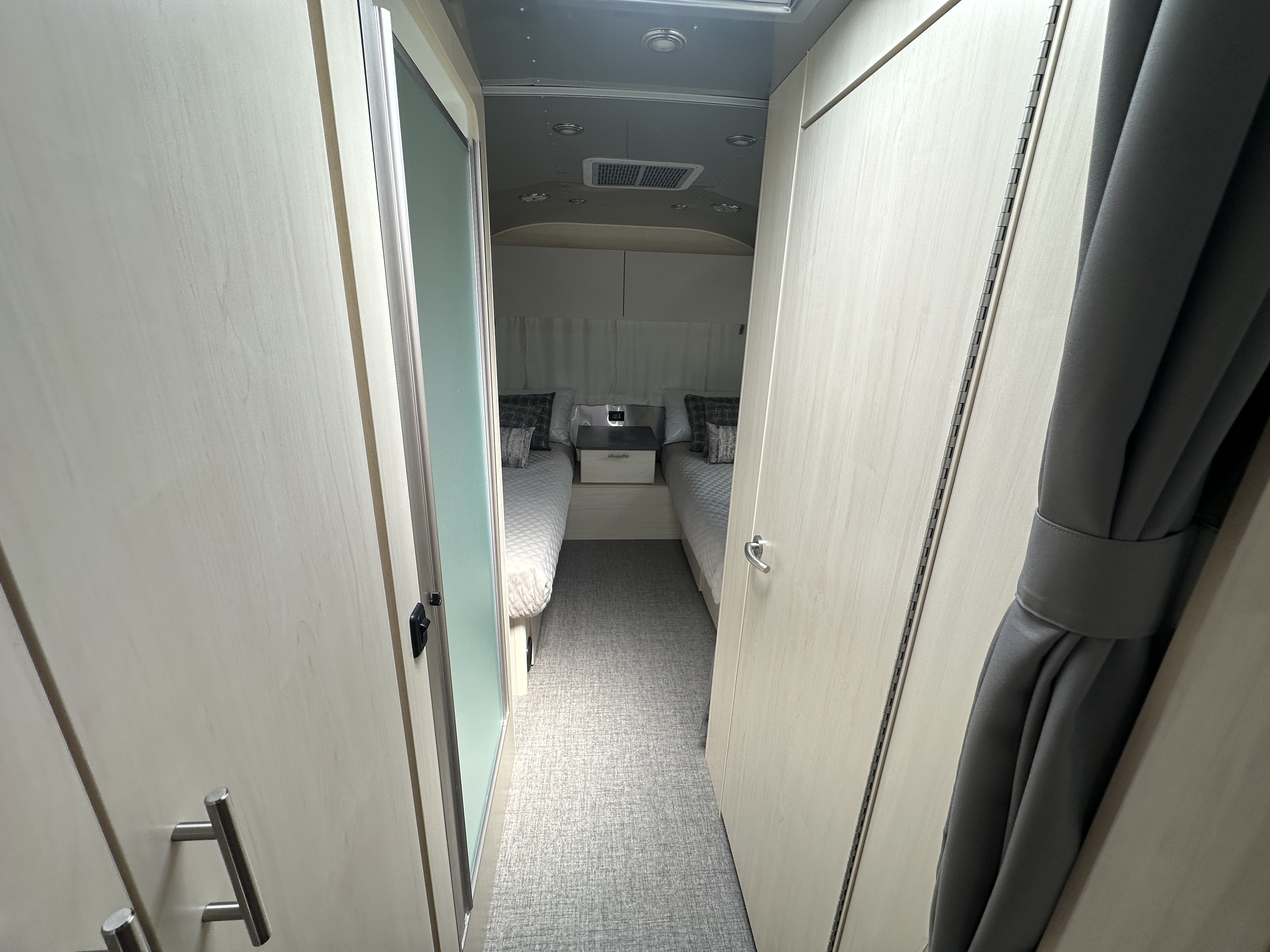 2026 Airstream Flying Cloud 27FB - Image 16