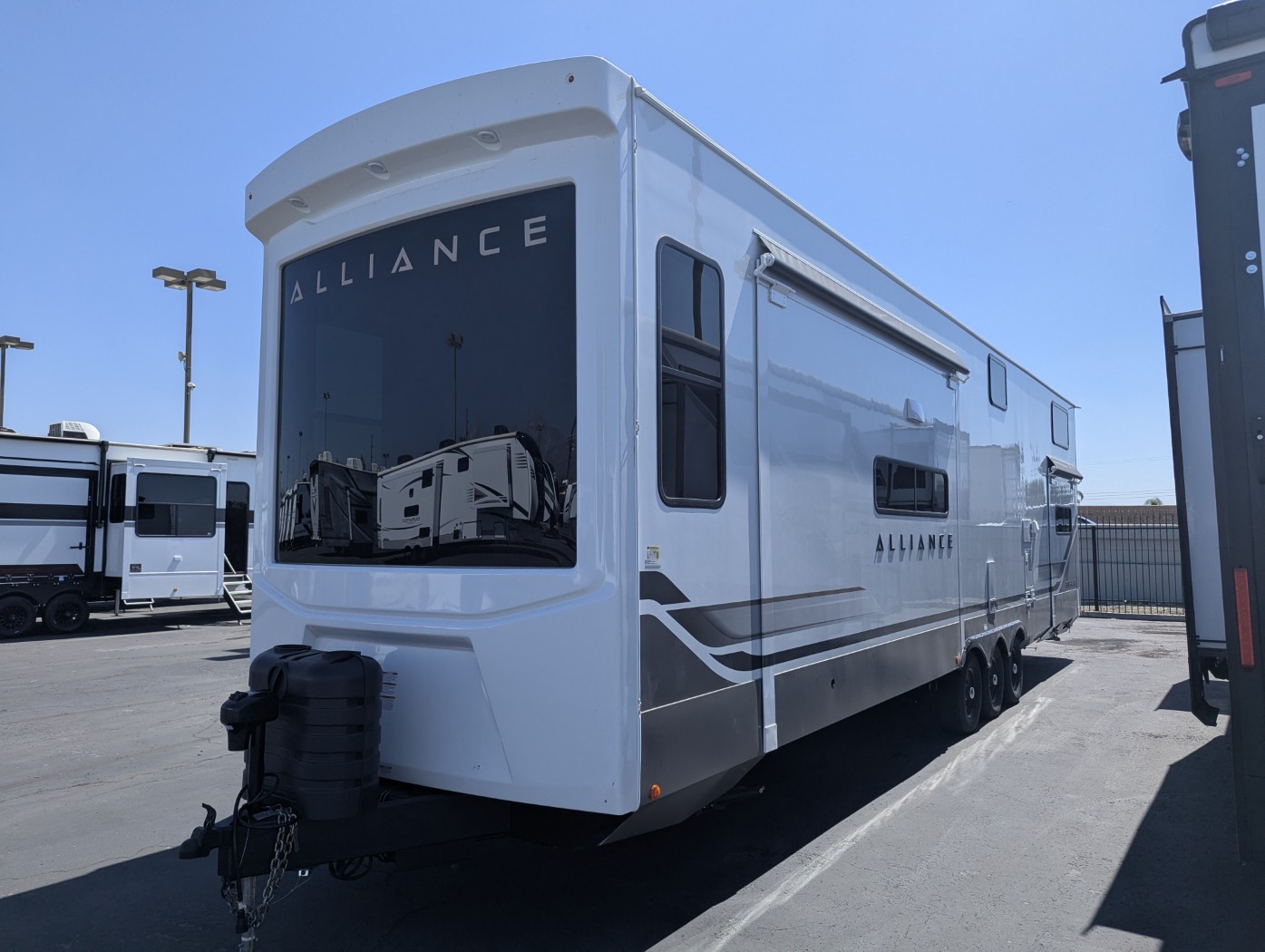 2027 Alliance RV Benchmark 42LFT - Image 3