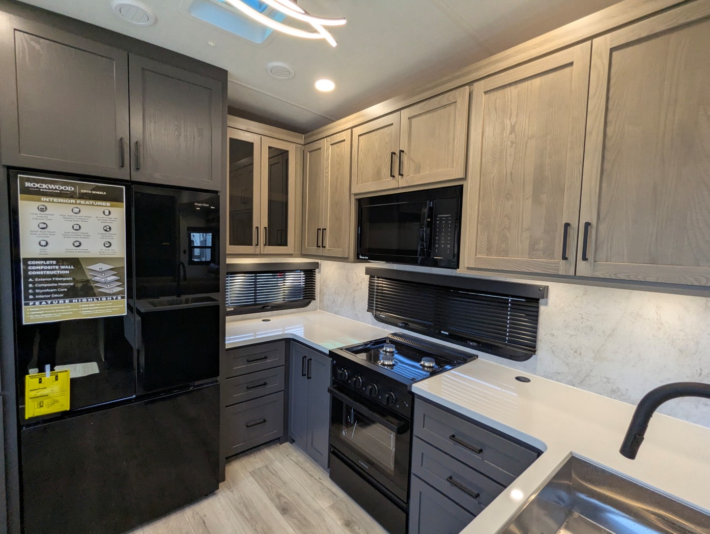 2026 Forest River Rockwood Signature 404SRK - Image 26