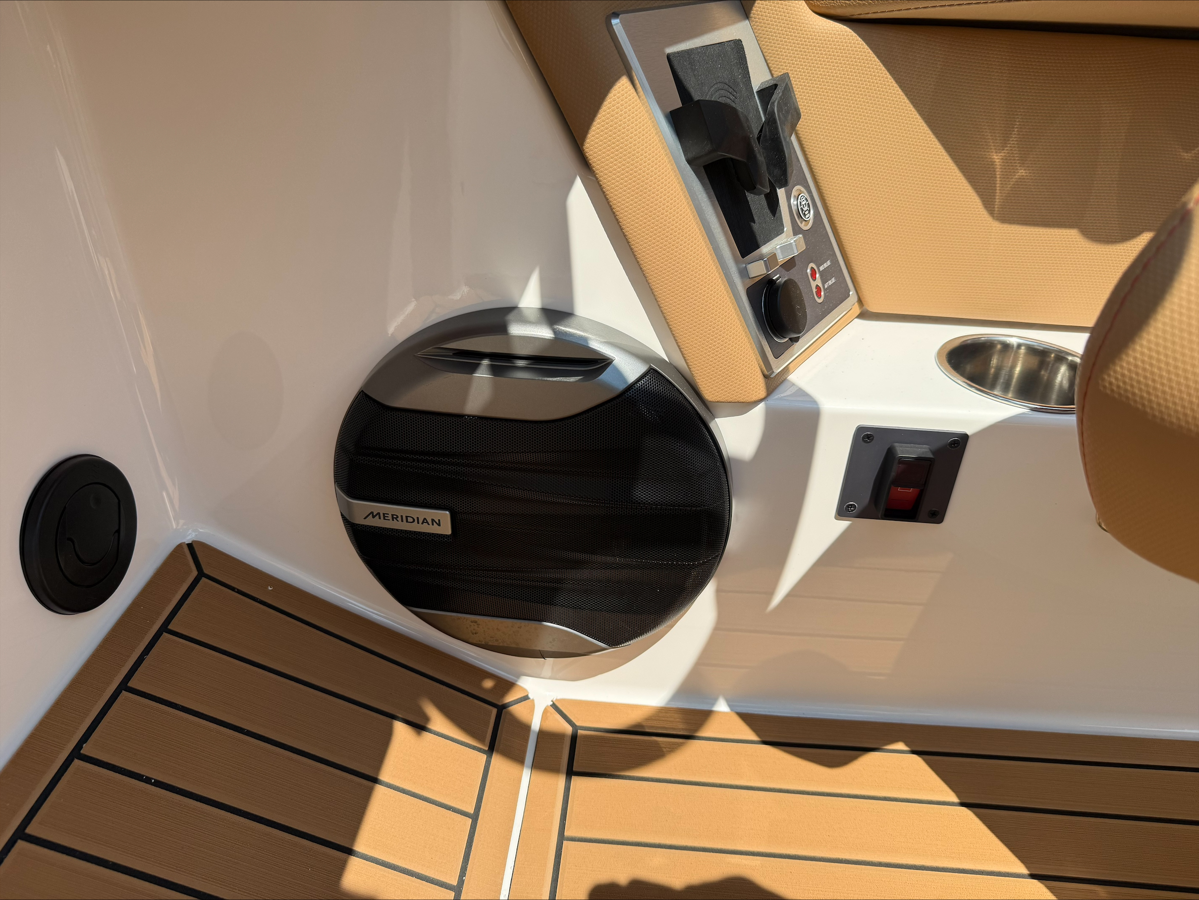 2027 MasterCraft XT24 - Image 24