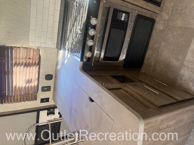 2020 Forest River Vengeance Rogue 31V - Image 8