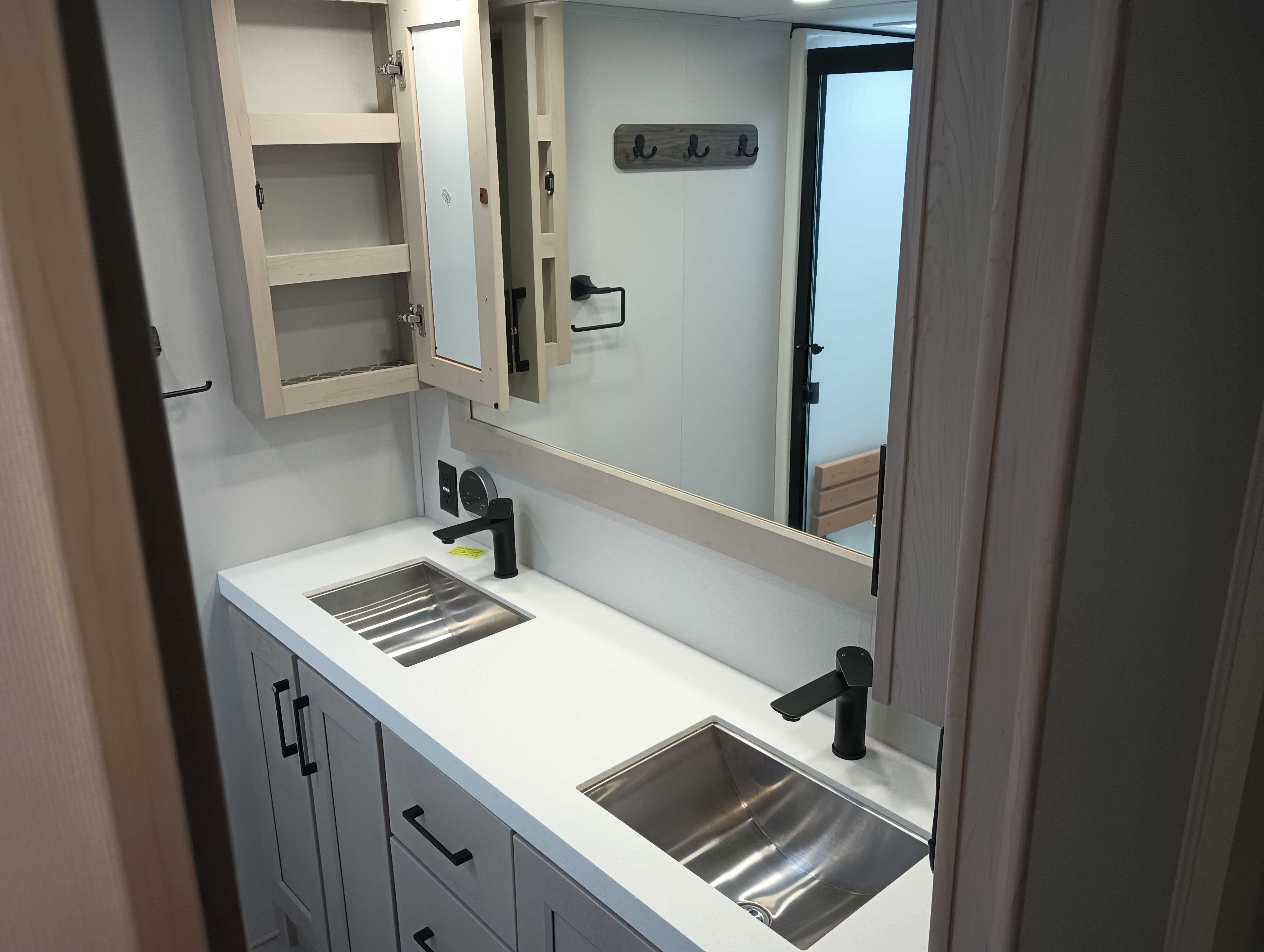 2025 Grand Design Solitude 390RK - Image 17