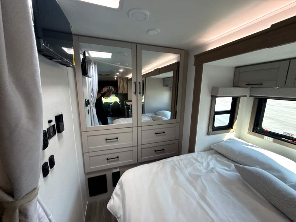 2027 ENTEGRA COACH ODYSSEY 24B - Image 28