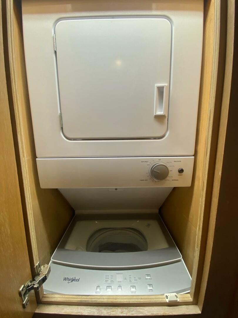 1994 Hatteras 70 Cockpit Motor Yacht - Image 42