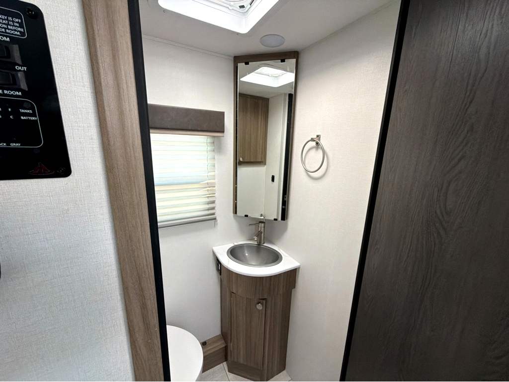 2027 Coachmen Freelander 30RS - Image 15