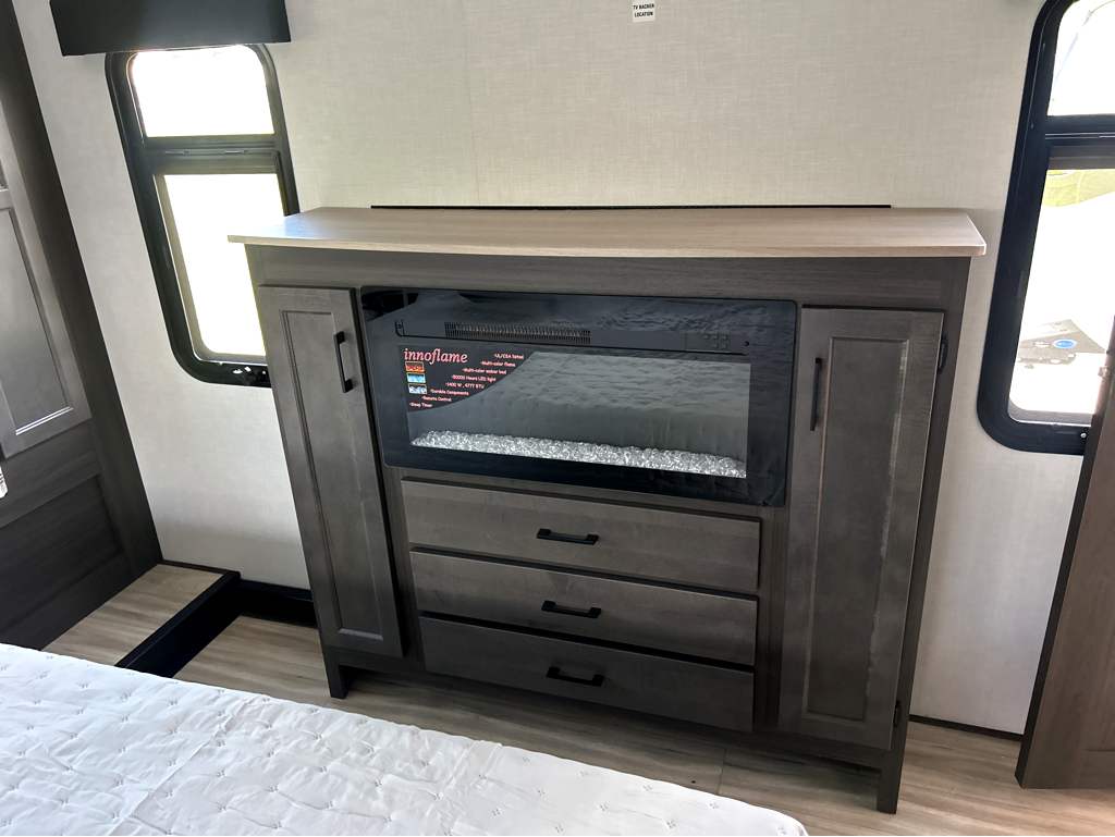 2026 VENTURE RV SPORTTREK 353VIK - Image 19