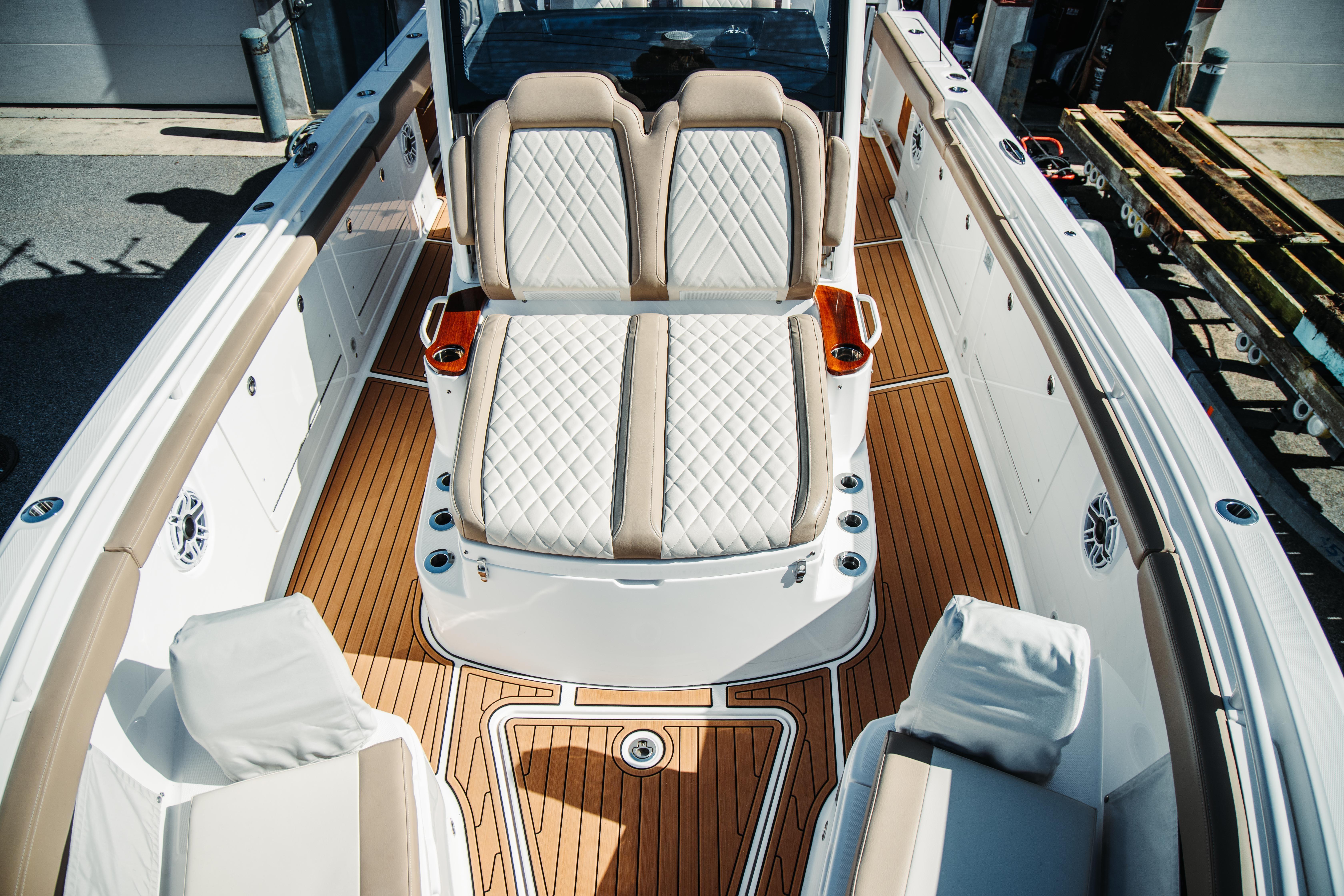 2024 Everglades 315 Center Console Standard - Image 25