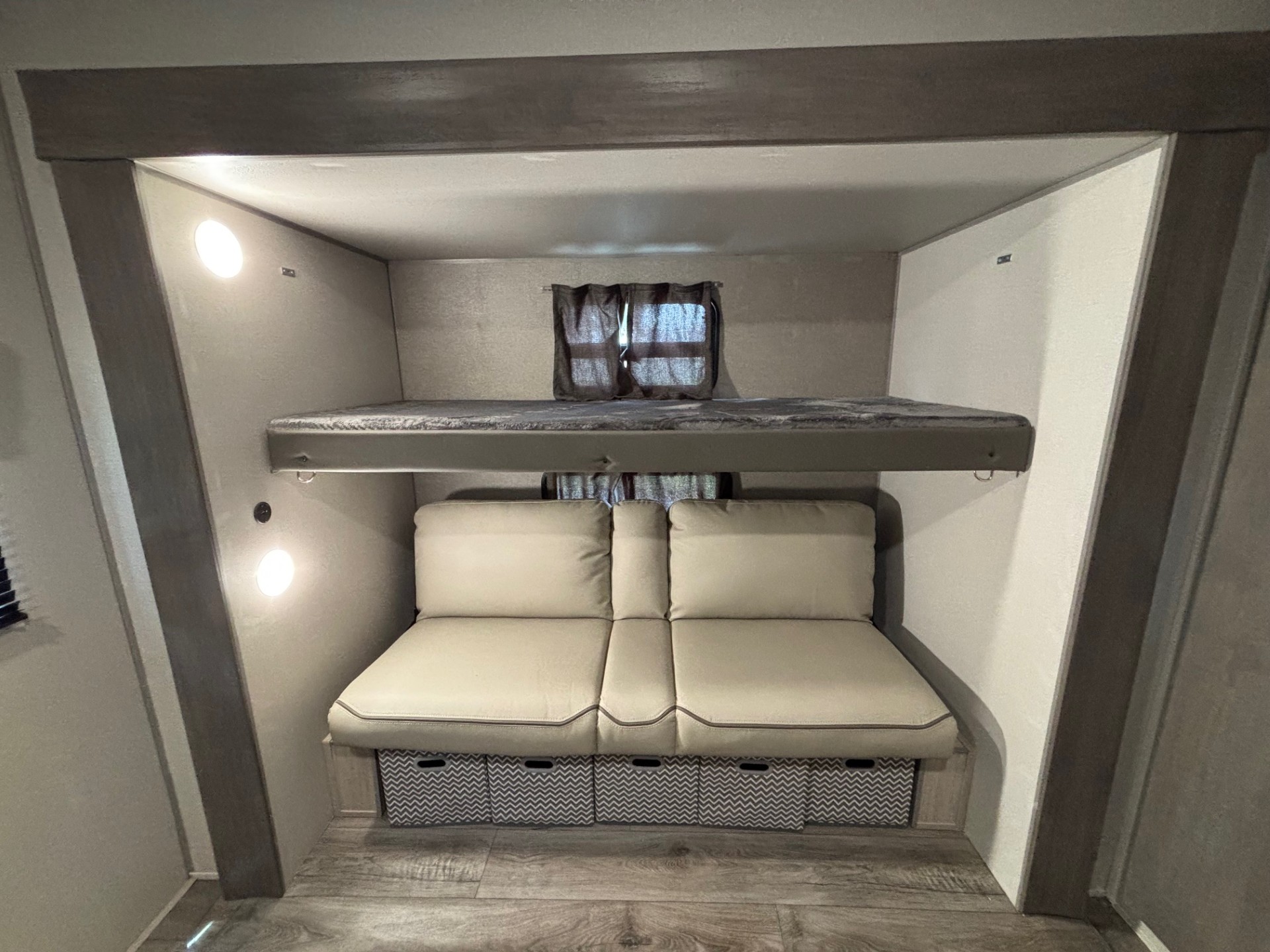 2026 Coachmen Catalina Legacy Edition 343BHTS - Image 18