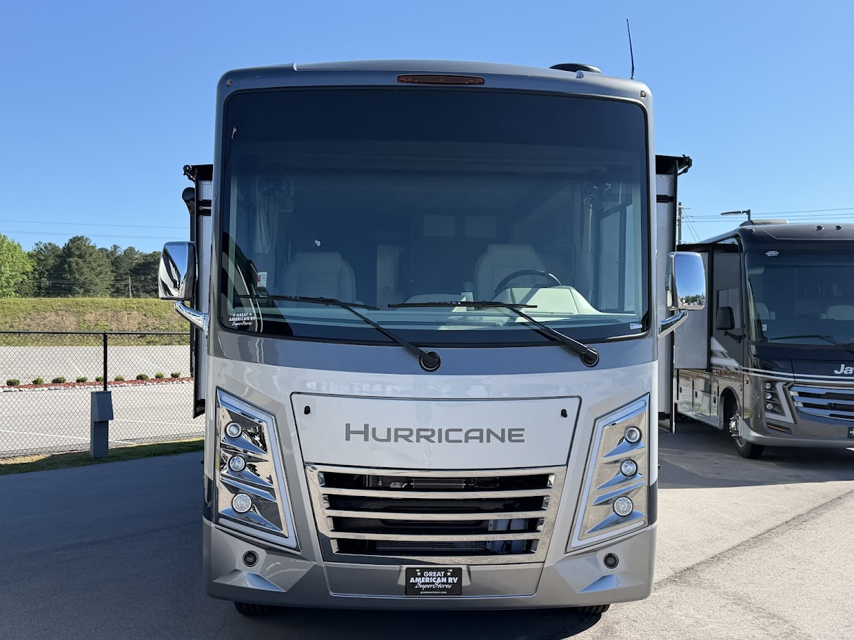 2027 THOR MOTOR COACH HURRICANE 36H - Image 2