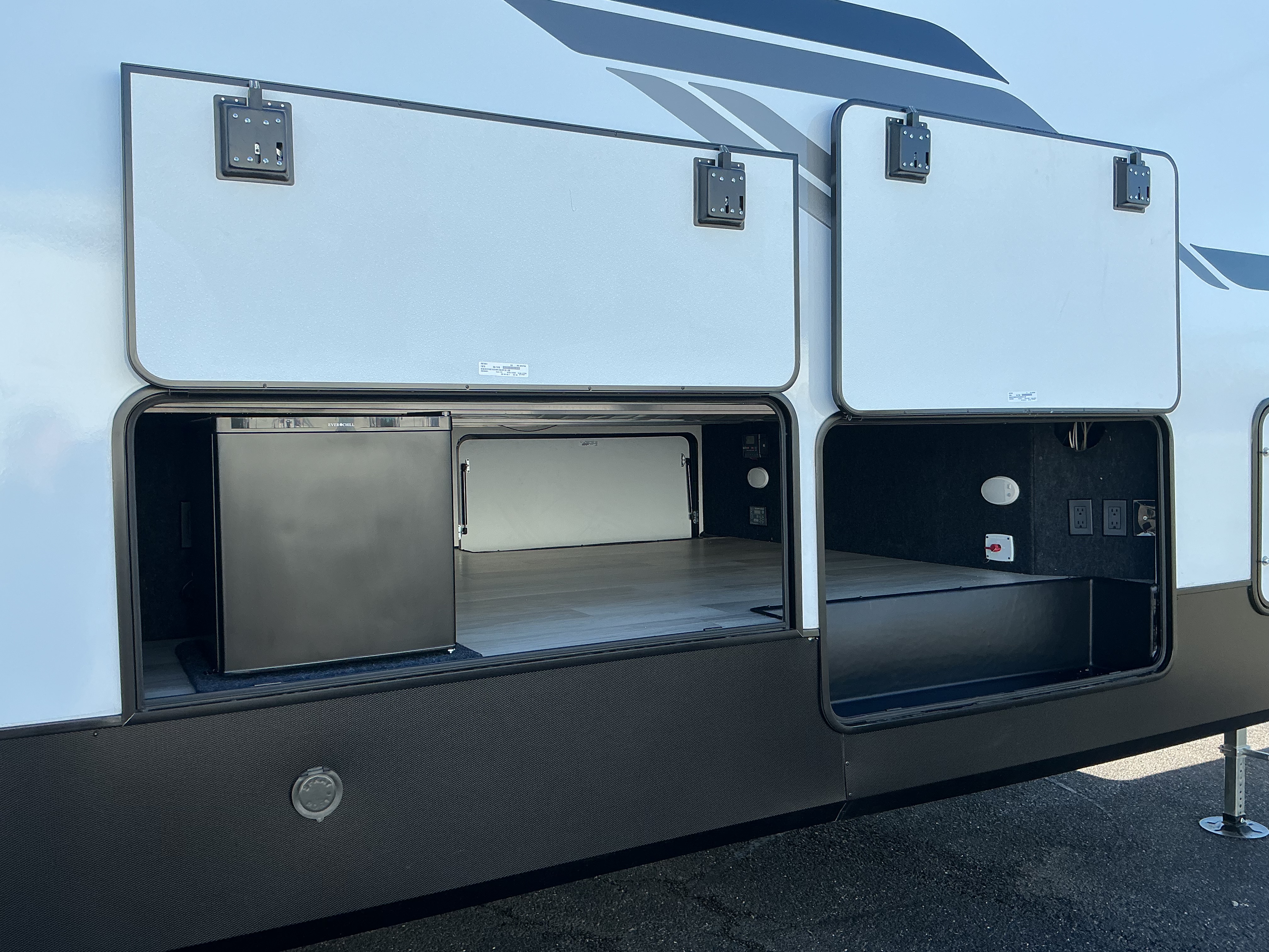 2026 FOREST RIVER 3900HBLR - Image 6