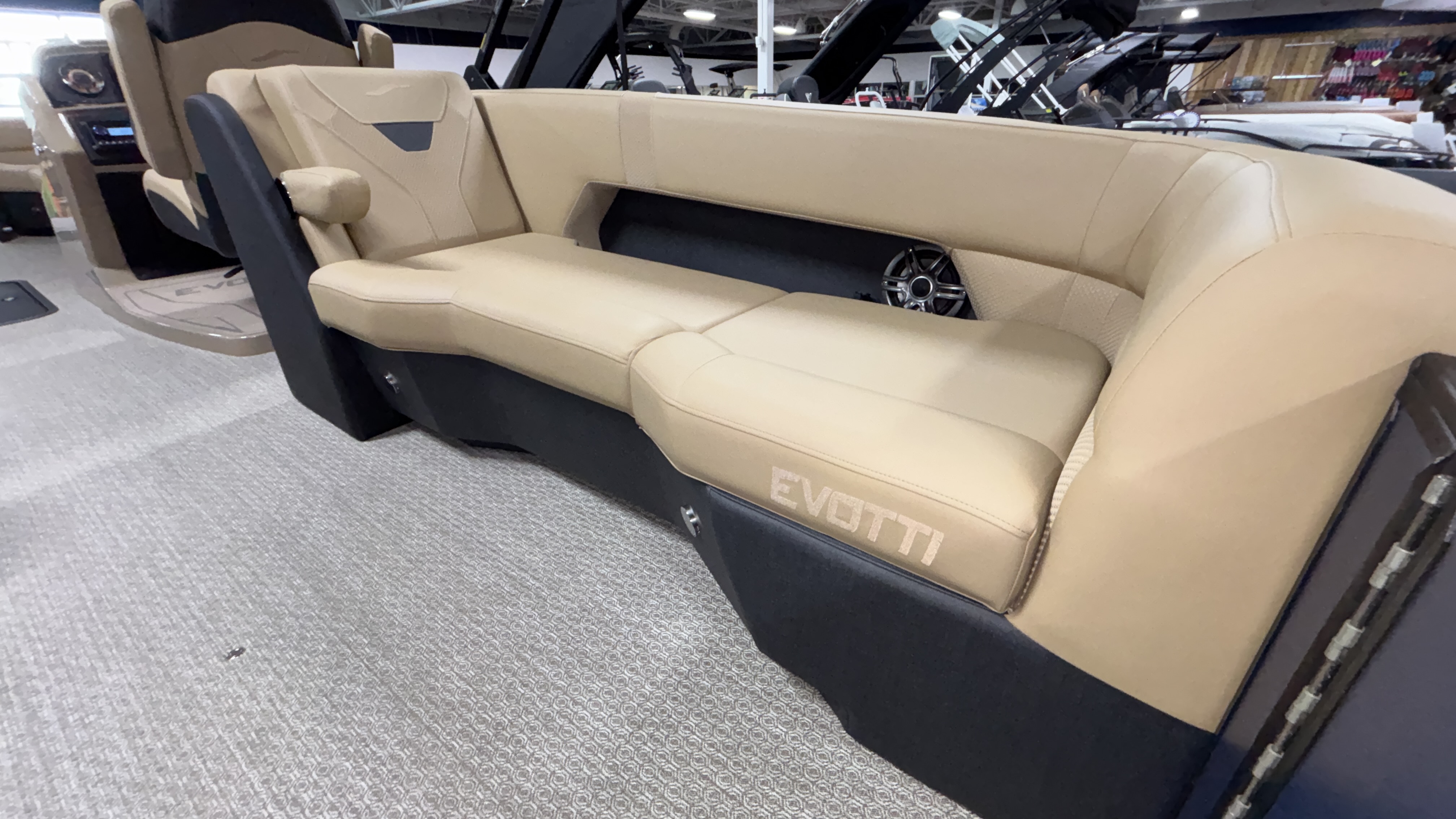 2026 Evotti 525 Quad Lounge - Image 14