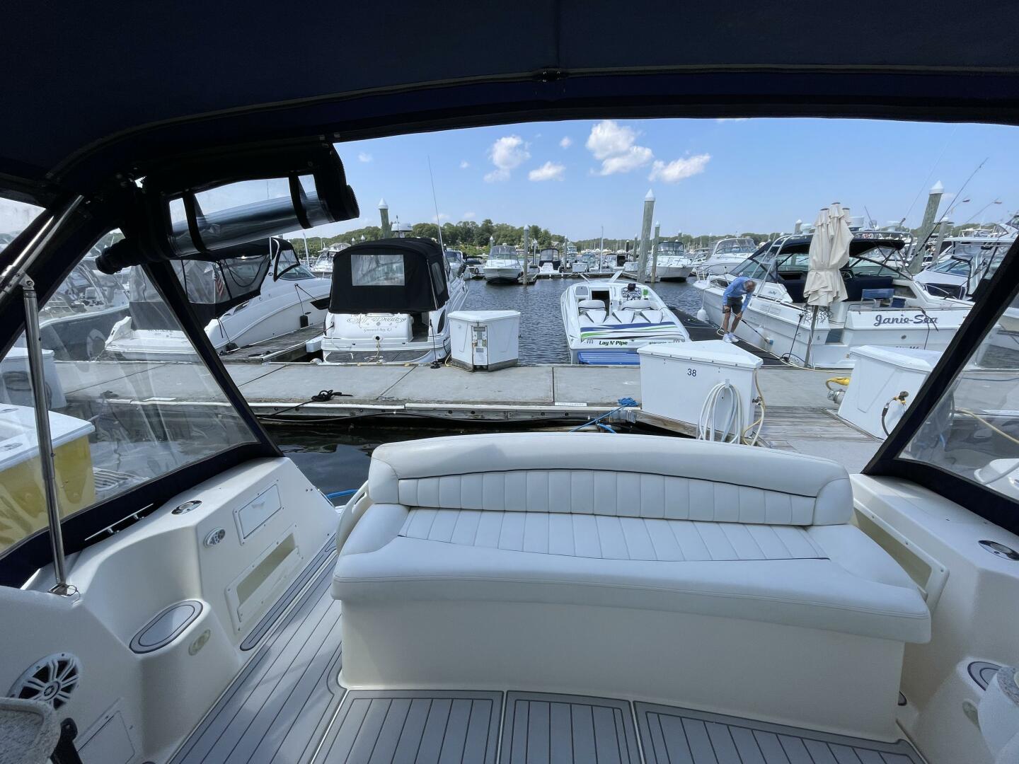 2000 Rinker 342 Fiesta Vee - Image 9