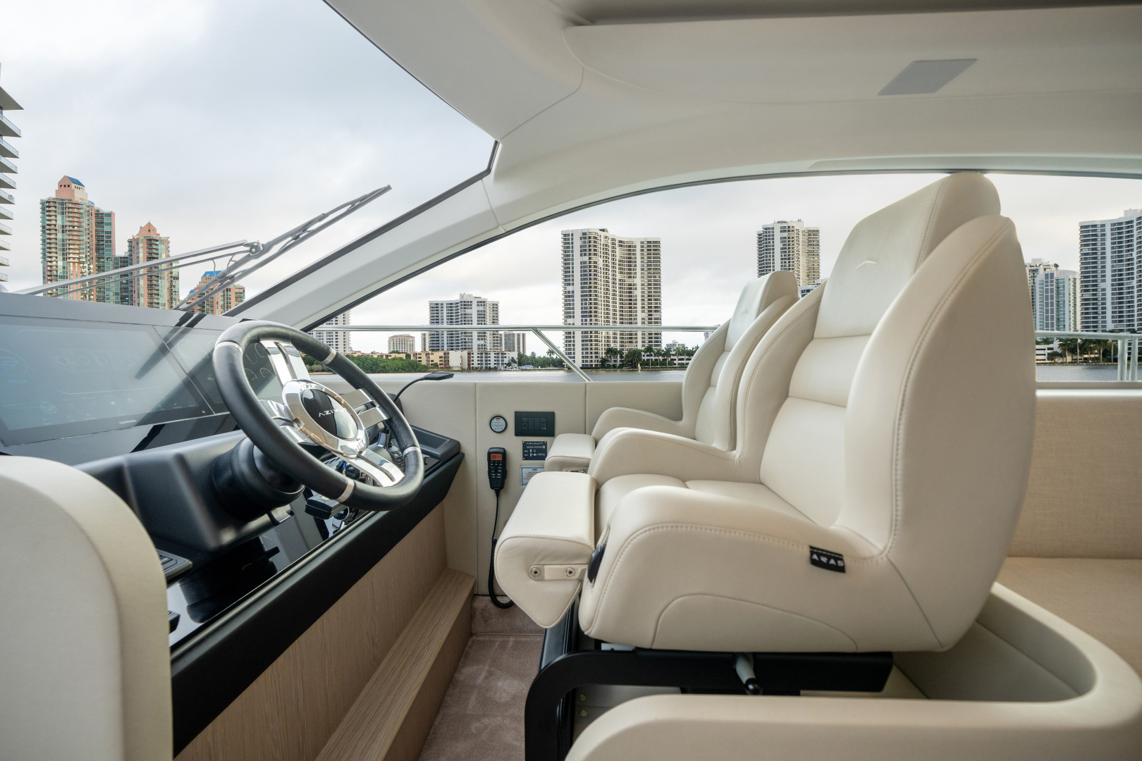 2023 Azimut 53 FLY Base - Image 30