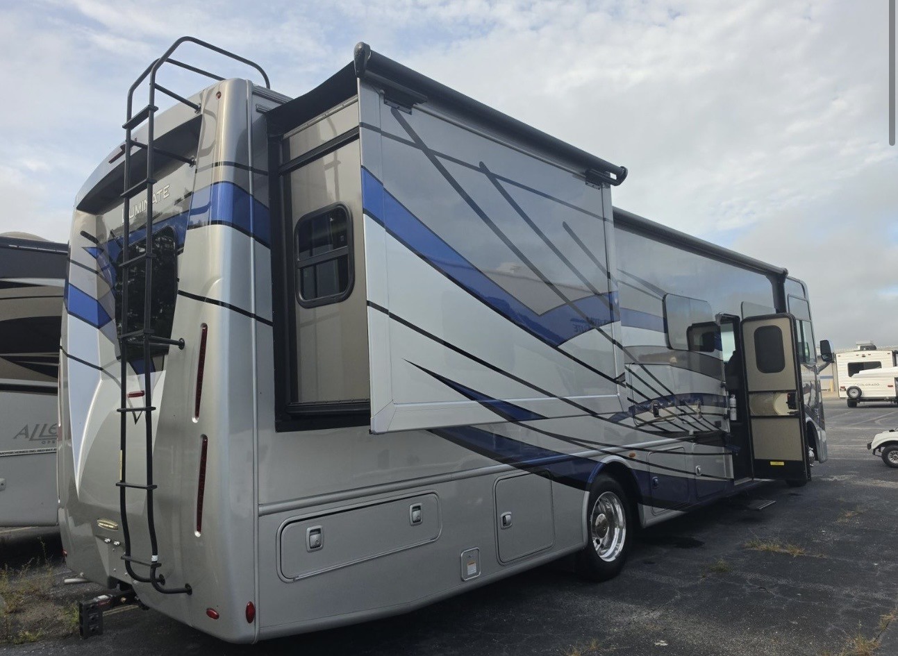 2024 THOR MOTOR COACH ILLUMINATE DD35 - Image 3