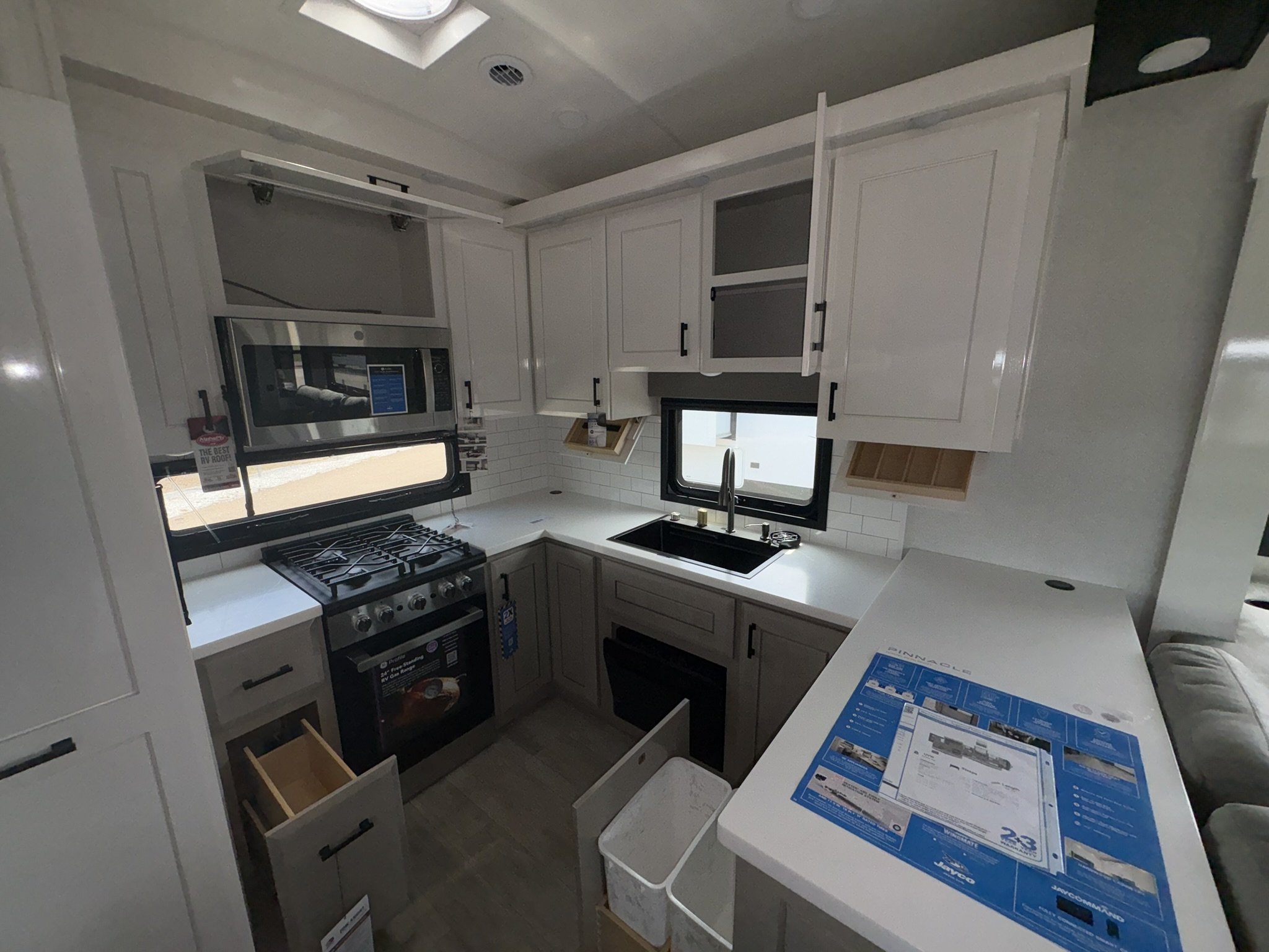 2026 JAYCO PINNACLE 38FBRK - Image 31