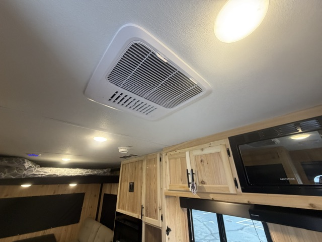 2027 CHEROKEE GREY WOLF 17TRH - Image 34